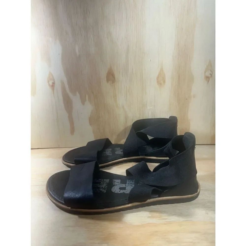 Sorel Black Leather and Elastic Strap Sandals Women’s Size 8.5